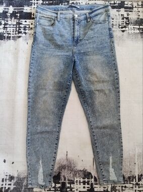 Celebrity Pink Women's Skinny Jeans - Acid Wash Blue